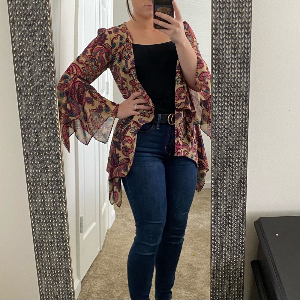 Gimmicks By BKE Paisley Kimono
